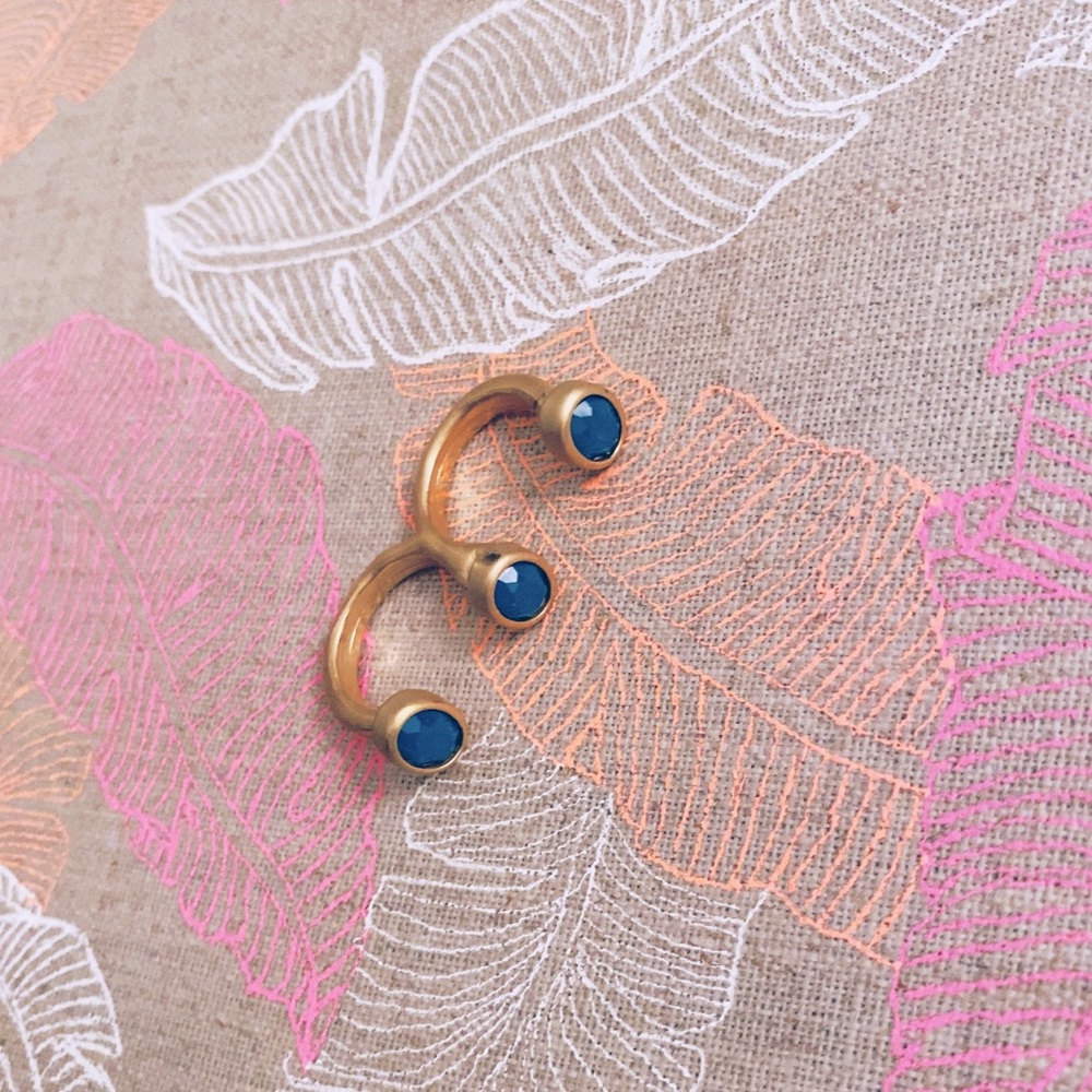 Double Finger Rings in blue and gold